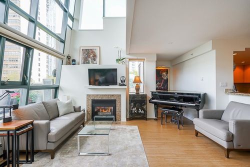 1-1688 Robson St, Vancouver, BC, V6G1C7 | Card Image