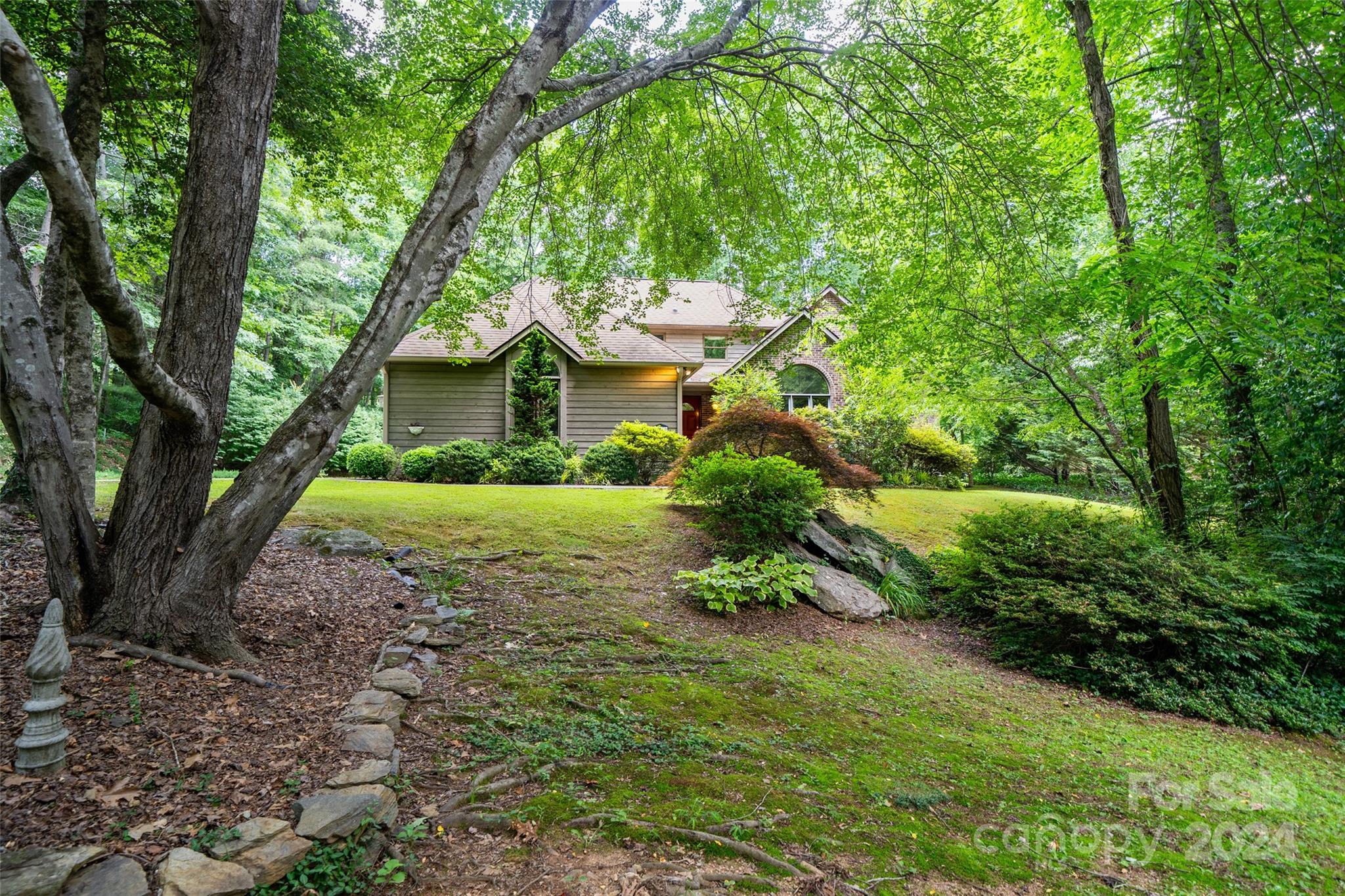 White Water Dr, Hendersonville, NC 28792