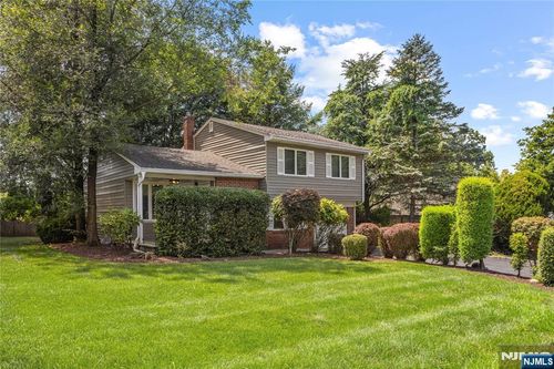 41 Hopper Ave, Westwood, NJ, 07675-3207 | Card Image