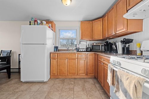 733 14th St, West Babylon, NY, 11704-3130 | Card Image