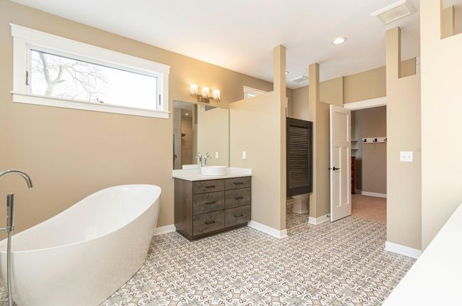 Master Bathroom | Image 18