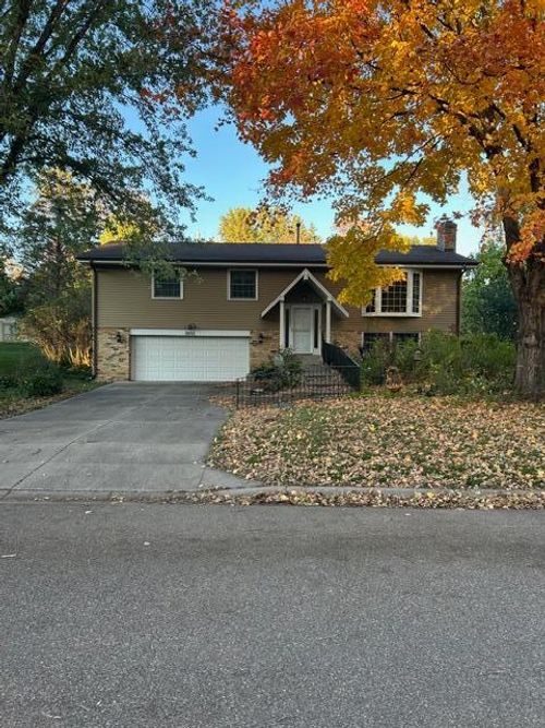 6055 Scenic Rd, Minnetonka, MN, 55345-6429 | Card Image