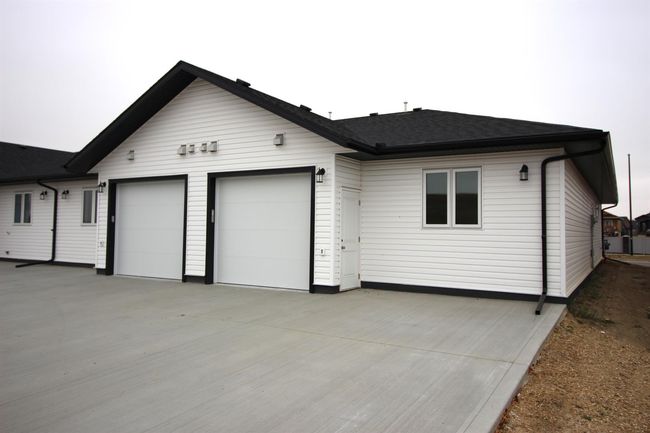 6103 Valleyview Dr, Home with 2 bedrooms, 2 bathrooms and 3 parking in Camrose AB | Image 23