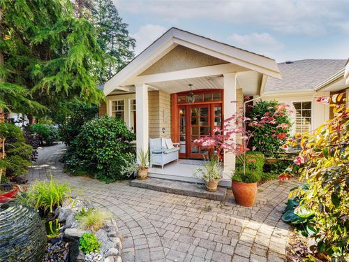 3939 Gilbert Dr, Victoria, BC, V9C4B2 | Card Image