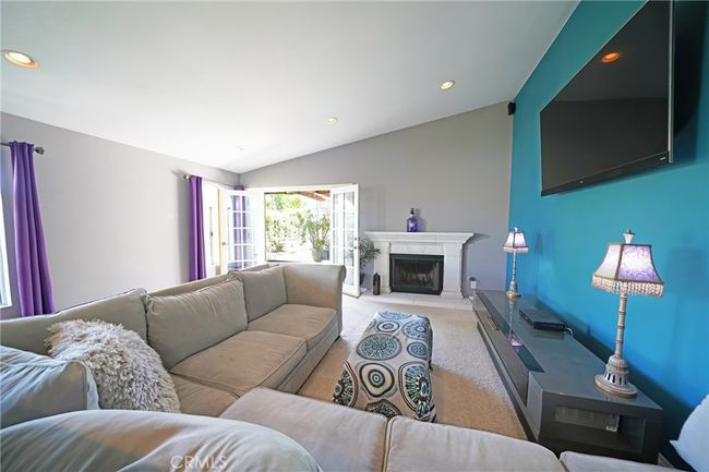 27768 Crookshank Dr, House other with 3 bedrooms, 2 bathrooms and 2 parking in Santa Clarita CA | Image 16