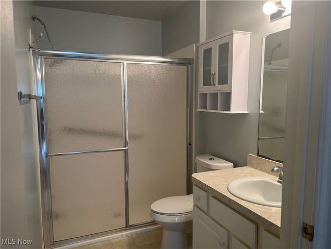 Full en suite Bathroom from the Primary Bedroom | Image 11