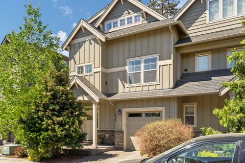 1035 Se Leonel Ln, Bend, OR, 97702-3698 | Card Image