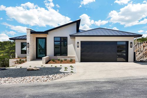 290 Preston Trl, Boerne, TX, 78006-8899 | Card Image