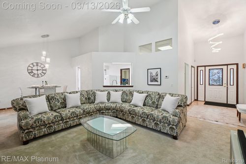 9472 Hill Rd, Swartz Creek, MI, 48473-1067 | Card Image