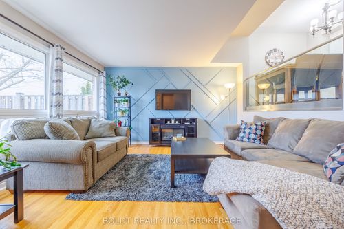 101-5 Woodlawn Crt, Grimsby, ON, L3M3T4 | Card Image