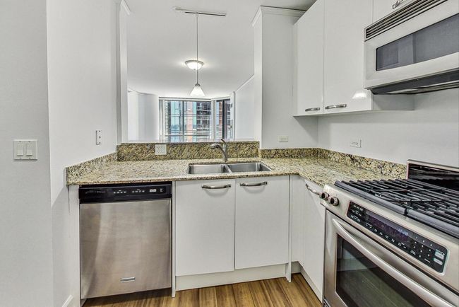 UNIT-1405 - 450 E Waterside Dr, Condo with 1 bedrooms, 1 bathrooms and 1 parking in Chicago IL | Image 11