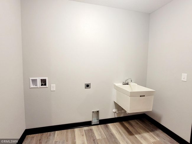*Listing pictures are of previous model with similar finishes and layout* | Image 12