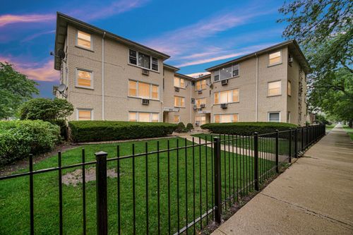 3d-5700 W Montrose Ave, Chicago, IL, 60634-1779 | Card Image