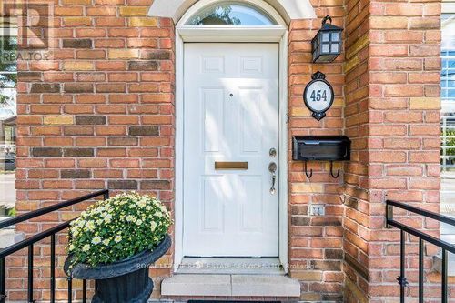 454 St Johns Rd, York, ON, M6S2L2 | Card Image
