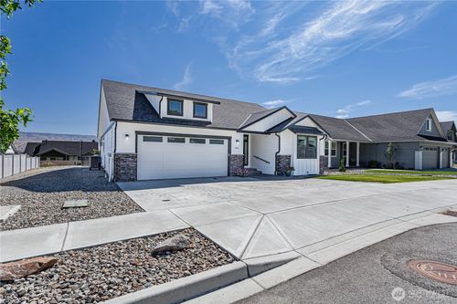 985 Spring Mountain Dr, Wenatchee, WA, 98801-7809 | Card Image