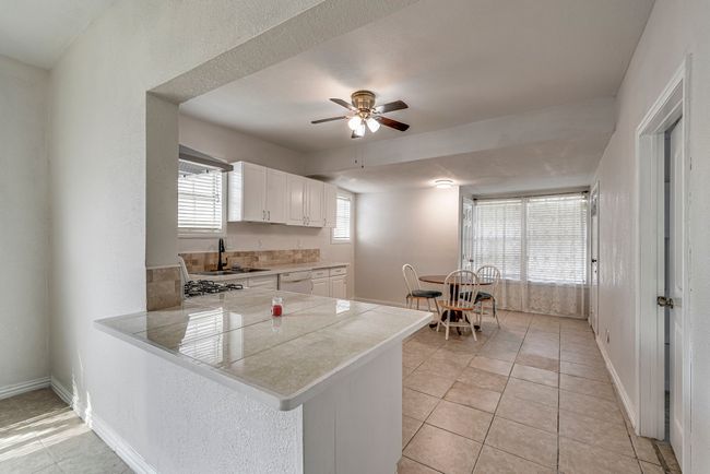 323 W University Ave, House other with 3 bedrooms, 2 bathrooms and null parking in Waxahachie TX | Image 7