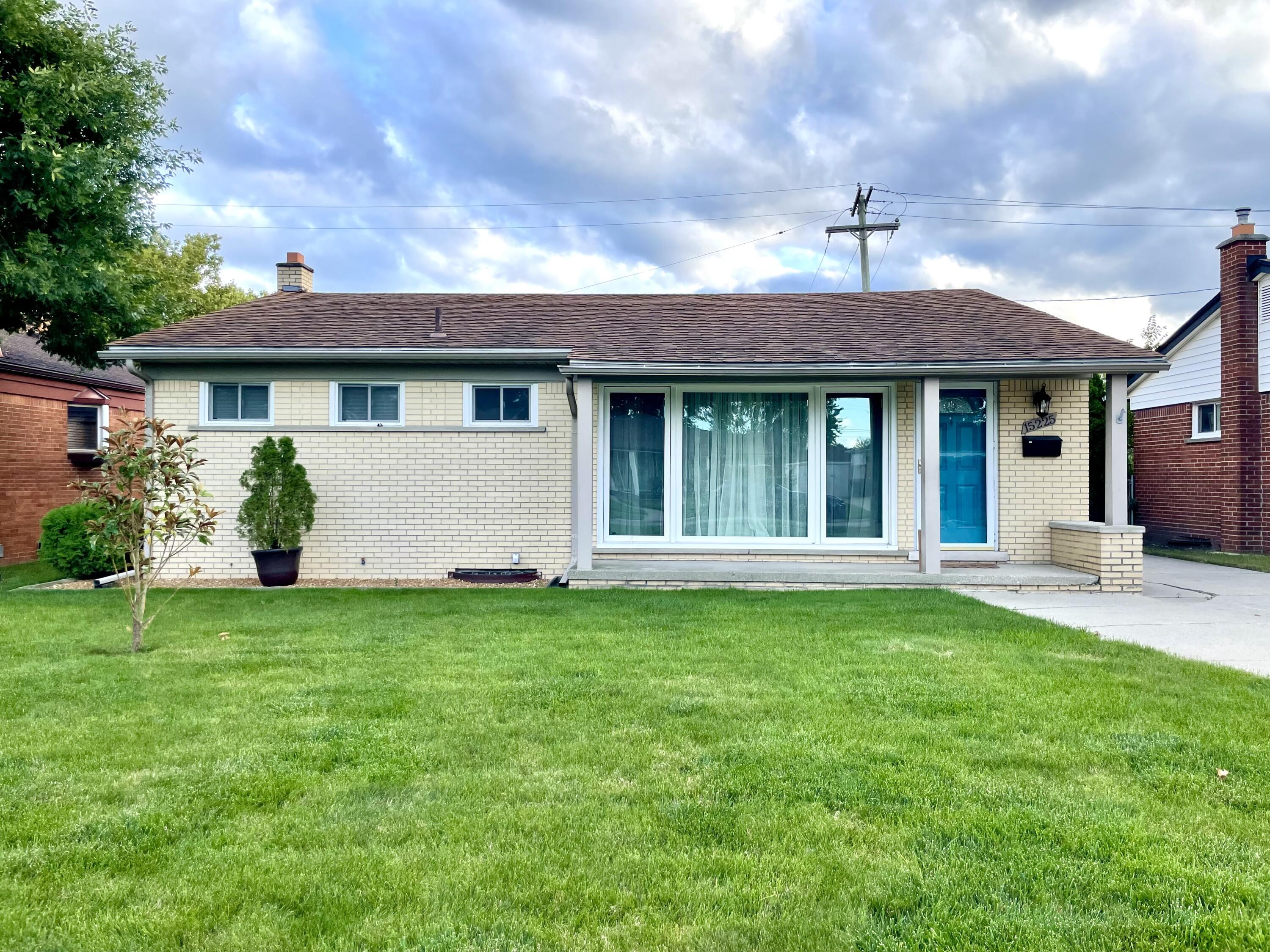Cook St, Southgate, MI 48195