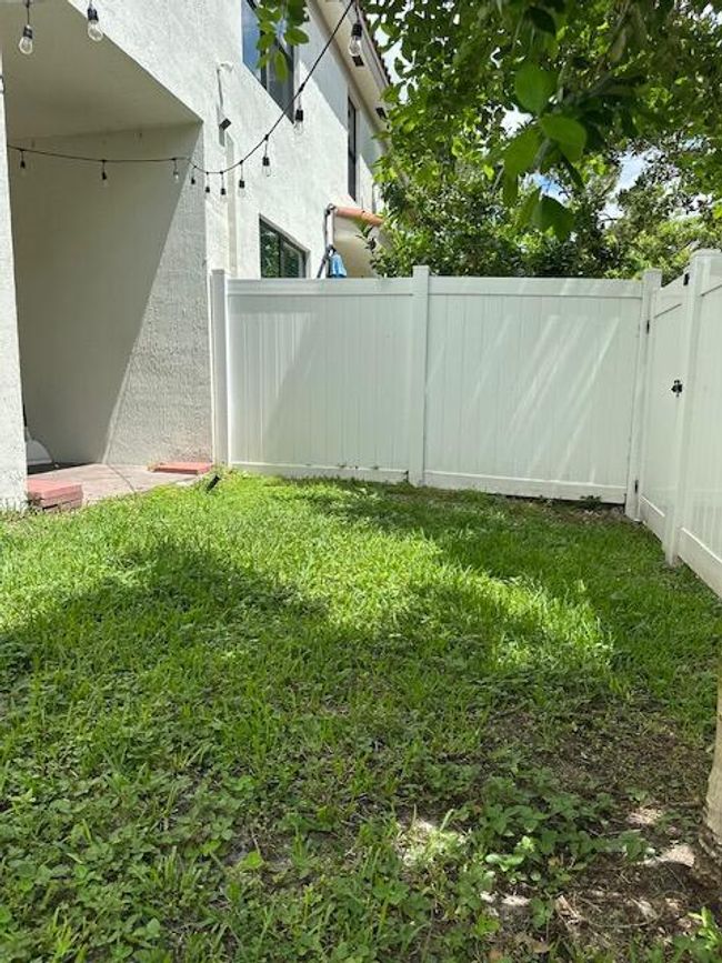 4504 Hartwell Ln, Townhouse with 3 bedrooms, 3 bathrooms and null parking in Riviera Beach FL | Image 35