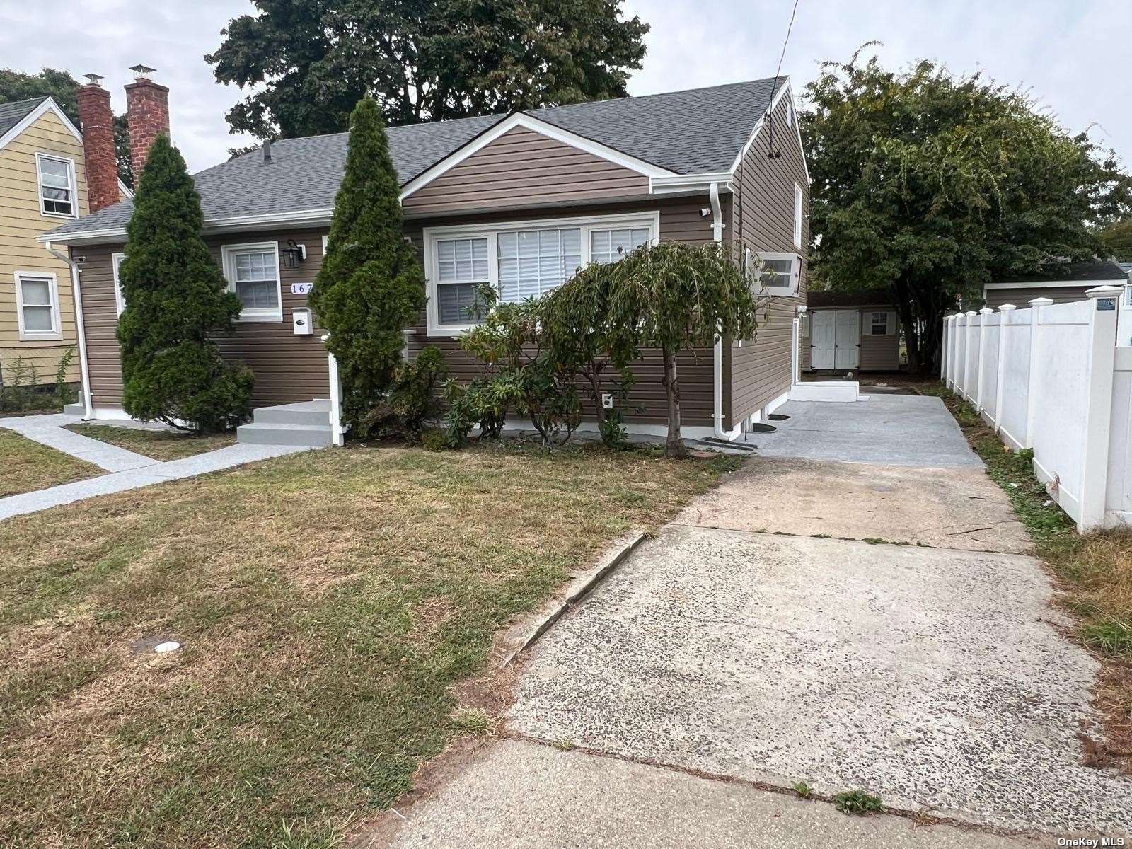 Sylvester St, Westbury, NY 11590