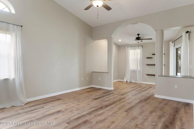 11242 Riddle Dr, House other with 3 bedrooms, 3 bathrooms and null parking in SPRING HILL FL | Image 38