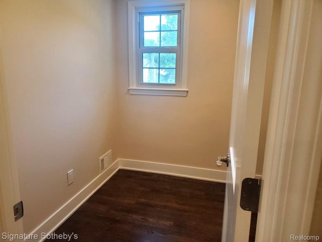 Primary Closet | Image 14