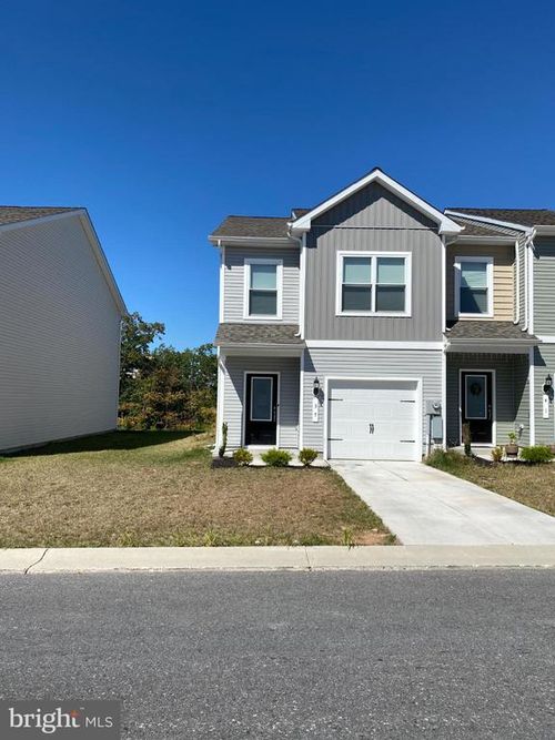 37 Bloomsbury St, FALLING WATERS, WV, 25419-7702 | Card Image