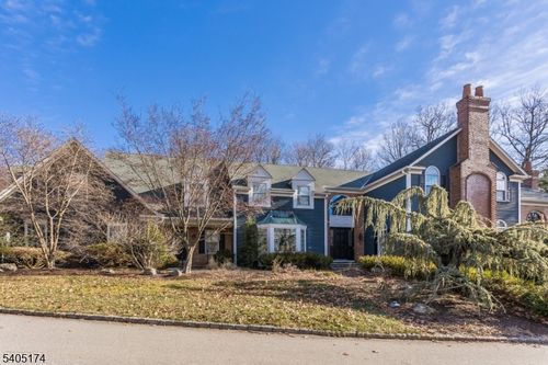 7 Beacon Hill Dr, Chester, NJ, 07930-3001 | Card Image