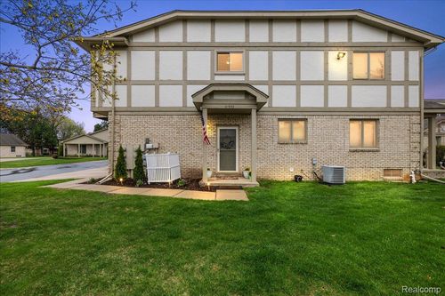 41999 King Edward Ct, Clinton Township, MI, 48038-4525 | Card Image