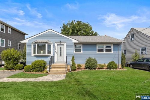 1137 Stonewall Ln, Secaucus, NJ, 07094-4113 | Card Image