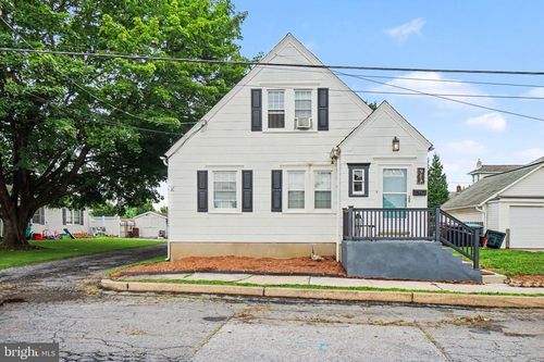 911 W Cherry St, PALMYRA, PA, 17078-2012 | Card Image