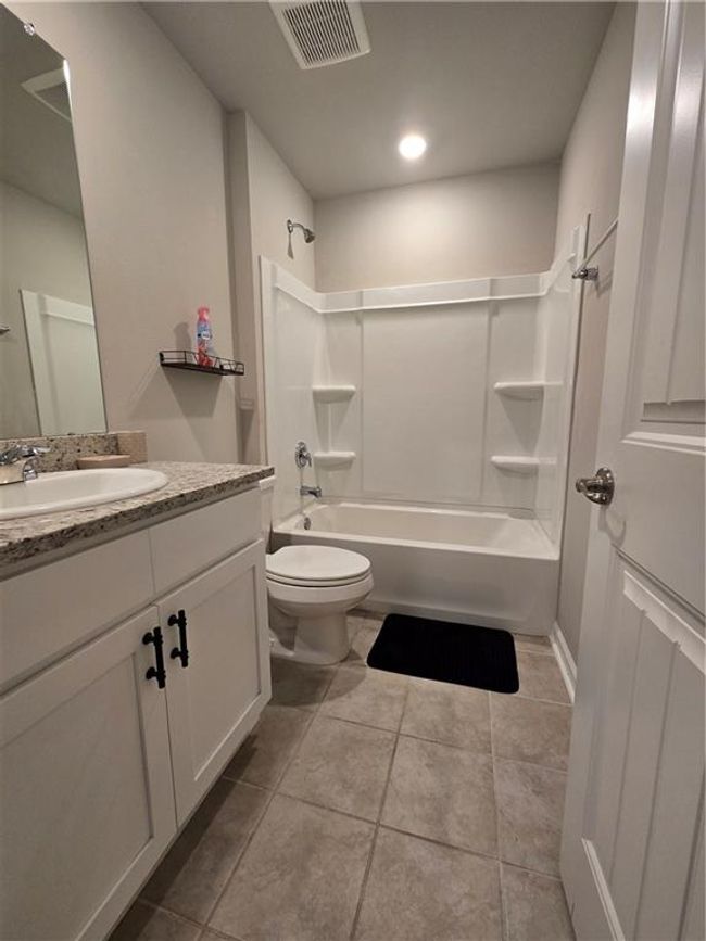 8060 Olde Town Ct, House other with 5 bedrooms, 3 bathrooms and null parking in Alexandria LA | Image 6