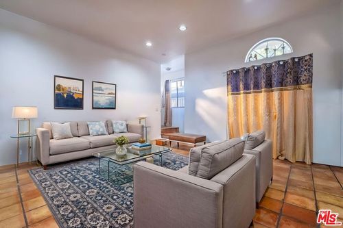 690 W 23rd St, San Pedro, CA, 90731-8004 | Card Image