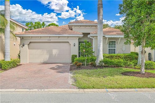 3208 Royal Gardens Ave, FORT MYERS, FL, 33916-4582 | Card Image