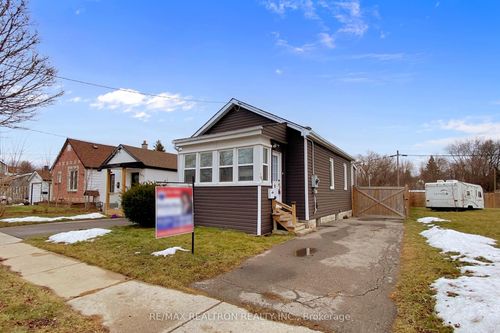 245 Quebec Street, Oshawa, ON, L1J1Y3 | Card Image