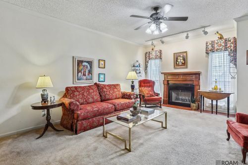 4194 Jefferson Woods Dr, Baton Rouge, LA, 70809-7247 | Card Image