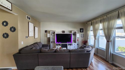 32249 E Brampton St, New Haven, MI, 48048-1969 | Card Image