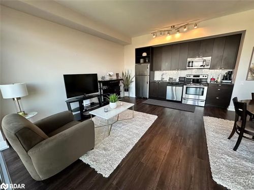 3415-105 The Queensway, Toronto, ON, M6S5B5 | Card Image