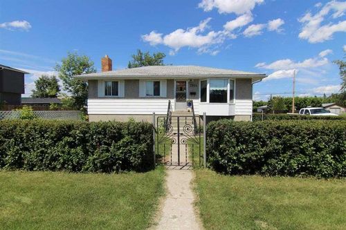 7504 39 Ave Nw, Calgary, AB, T3B1X2 | Card Image