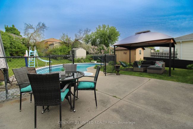 2046 Meadowview Rd, House other with 4 bedrooms, 3 bathrooms and 4 parking in Peterborough ON | Image 34