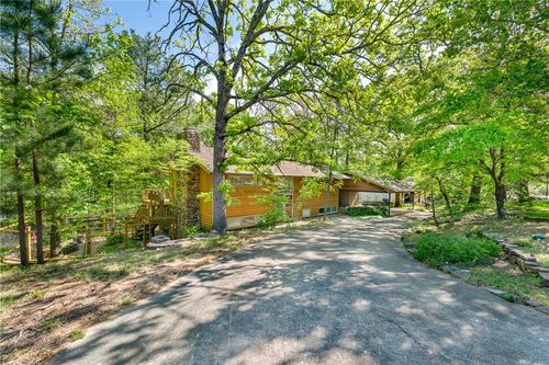 1000 E Oaks Manor Dr, Fayetteville, AR, 72703-3520 | Card Image