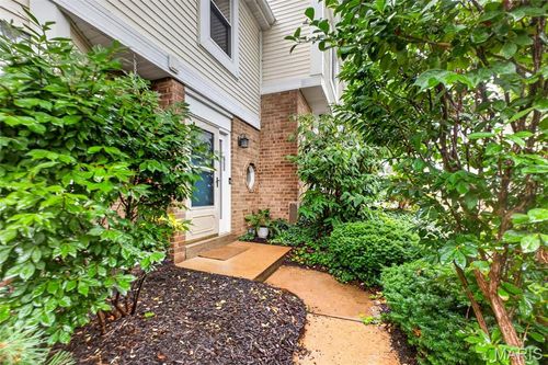 2039 Kentmore Ln, Chesterfield, MO, 63017-8111 | Card Image