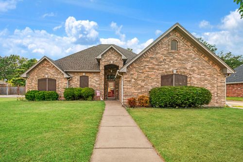 1725 Meadowview Dr, Reno, TX, 75462-6752 | Card Image