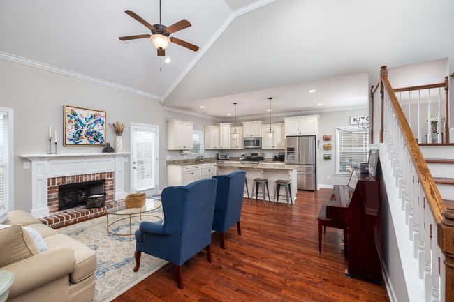 8007 Ragusa Cir, House other with 3 bedrooms, 2 bathrooms and 4 parking in Spring Hill TN | Image 8