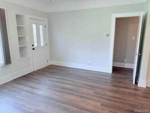 181 Navajo Ave, Pontiac, MI, 48341-2028 | Card Image