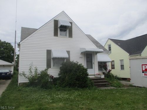 11805 Crofton Rd, Garfield Heights, OH, 44125-3523 | Card Image