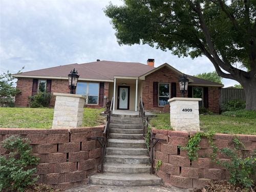 4909 Van Ness St, Garland, TX, 75043-7512 | Card Image