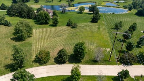 8 Timber Oak Ct, Robins, IA, 52328 | Card Image