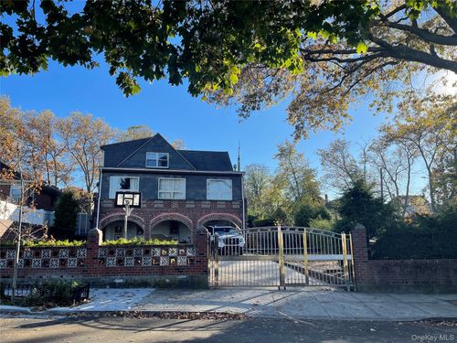 29-05 Murray St, Flushing, NY, 11354-2441 | Card Image
