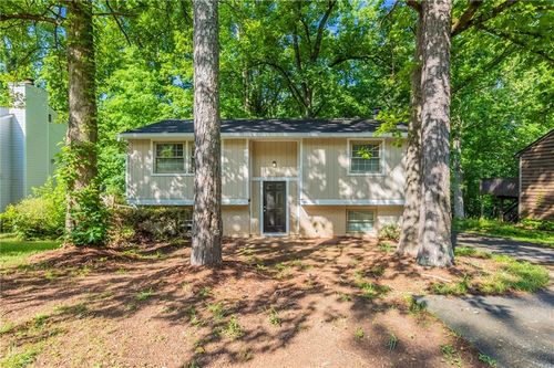 5372 Martins Crossing Rd, Stone Mountain, GA, 30088-1711 | Card Image