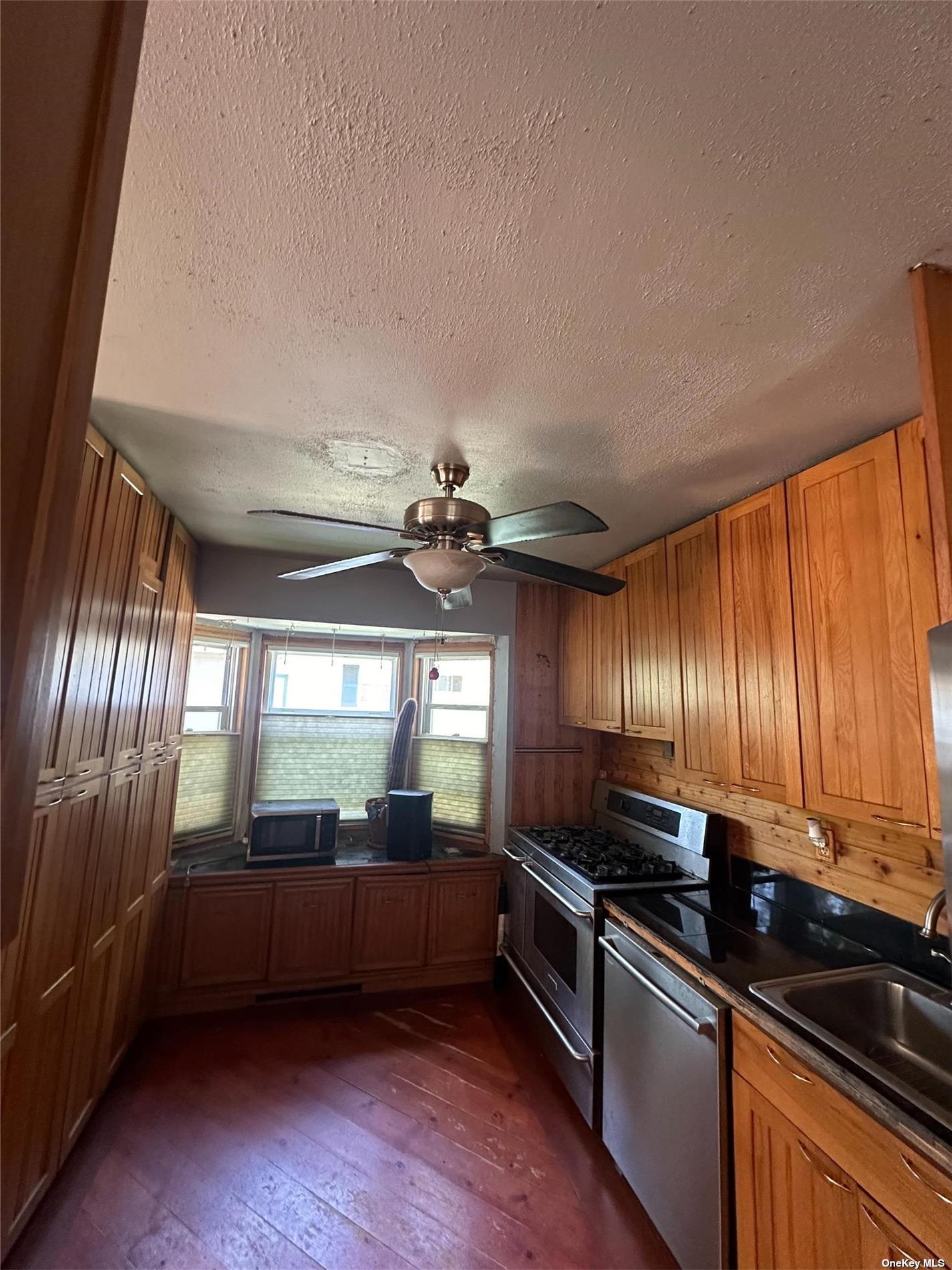 Shinnecock Ave, Mastic, NY 11950